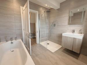 Eden Roc - 4 bed house near Saltend, Hedon, Hull