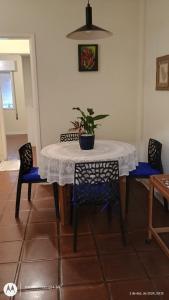 Apê Retrô com Wi-Fi e Vaga - 350 m da Praia da Enseada