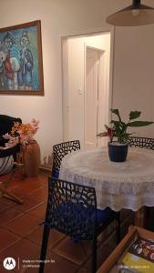 Apê Retrô com Wi-Fi e Vaga - 350 m da Praia da Enseada