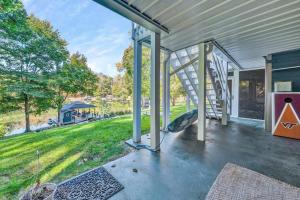 Waterfront Lake House Ideal Dock for Boats, Swimming, Fishing