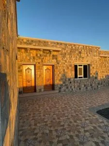 Jabal Shams, the summit house - Ibri