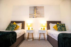 18CB 2 bedroom Apartment, Sleeps 4, Long Stays, Free Parking in a great location