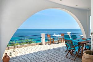 Blue Dream Seaside Villa with superb sea views