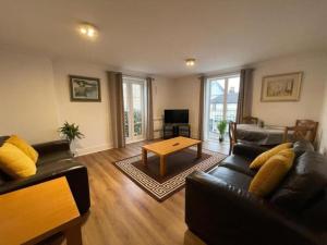 4 Bradford Old Town Swindon, 2 Bedroom, Sleeps 5, Free Secure Parking, Wifi, Long Stay Disc