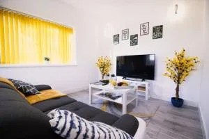 6 CB - Spacious 2 Bedroom Apartment, Sleeps 3, Parking, Wifi - Hannington