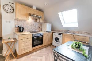 4 Sunnyside Contractors Long Stay by ShortStayUK