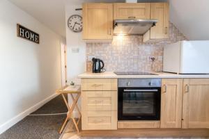 4 Sunnyside Contractors Long Stay by ShortStayUK