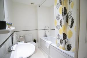 Brunel Apartment, Sleeps 4, 2 Bedrooms, Free parking, Long stay disc