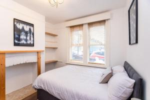 Edinburgh Street, Sleeps 9, 4 Bedrooms, Wifi, Long Stay Disc