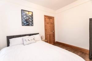 Edinburgh Street, Sleeps 9, 4 Bedrooms, Wifi, Long Stay Disc