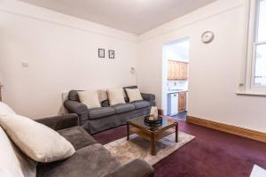 Edinburgh Street, Sleeps 9, 4 Bedrooms, Wifi, Long Stay Disc