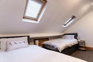 Edinburgh Street, Sleeps 9, 4 Bedrooms, Wifi, Long Stay Disc