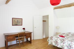 Maisons de vacances LE GARDEN FAMILY - RANDO ESCALADE- Gite avec Jardin spacieux - Confort & Wifi - Parking prive - Golf et chateau a 15 minutes : photos des chambres