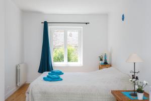 Maisons de vacances LE GARDEN FAMILY - RANDO ESCALADE- Gite avec Jardin spacieux - Confort & Wifi - Parking prive - Golf et chateau a 15 minutes : photos des chambres