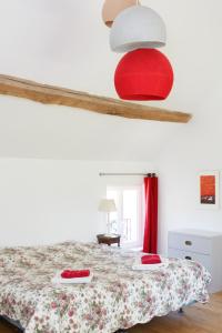 Maisons de vacances LE GARDEN FAMILY - RANDO ESCALADE- Gite avec Jardin spacieux - Confort & Wifi - Parking prive - Golf et chateau a 15 minutes : photos des chambres