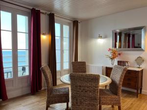 Appartements Le Noroit vue sur mer : photos des chambres