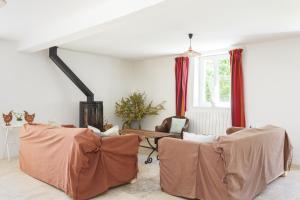 Maisons de vacances LE GARDEN FAMILY - RANDO ESCALADE- Gite avec Jardin spacieux - Confort & Wifi - Parking prive - Golf et chateau a 15 minutes : photos des chambres