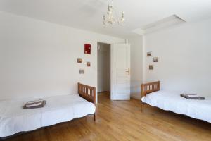 Maisons de vacances LE GARDEN FAMILY - RANDO ESCALADE- Gite avec Jardin spacieux - Confort & Wifi - Parking prive - Golf et chateau a 15 minutes : photos des chambres