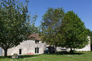 Maisons de vacances LE GARDEN FAMILY - RANDO ESCALADE- Gite avec Jardin spacieux - Confort & Wifi - Parking prive - Golf et chateau a 15 minutes : photos des chambres