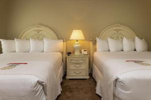 Queen Room room in Stafford's Perry Hotel