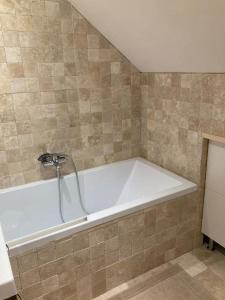 Appartement refait à neuf dans villa