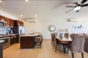 Ocean View, 2 Infinity Pools, Pedregal, Walkable