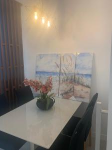 Apto32-Encantador -2 quartos- em Santos-SP com ar condicionado