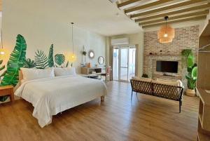 Phòng Có Giường Cỡ Queen Nhìn Ra Hồ Bơi (Queen Room with Pool View)