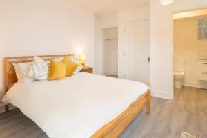 Host & Stay - The Crows Nest