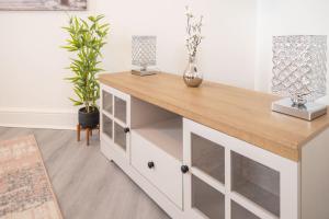 Host & Stay - The Crows Nest