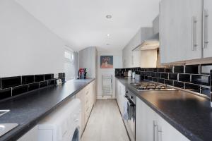 New! Stylish 4BR in St Johns