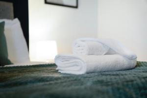 New! Stylish 4BR in St Johns