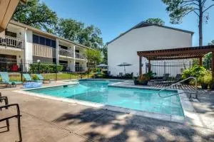 1st-Floor Condo in Walden Walk to Pool and Lake! - Willis