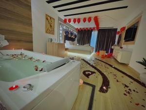 The Platinum Pyramid view inn