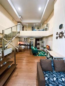 Apt Roseville Soho BSD 1 BR Mezzanine with Netflix & Pool by Damaresa