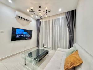 Emma House 5 - Rainbow 1BR Vinhomes Grand Park Q9