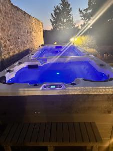 Maisons de vacances Superbe Loft Spa Jacuzzi Cinema : photos des chambres