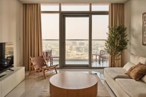 Luxury Seaview 2BR - Paramount Midtown - 6 Guests - 64F Pool Access & Burj View