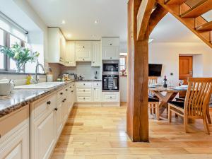 2 Bed in Narberth 72865