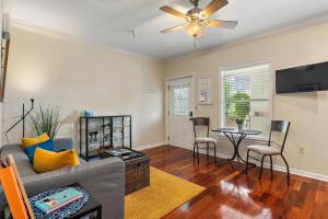 Wine-Dine-Sunshine Cozy Flat in The Heart of DTSP