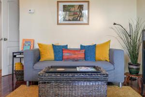 Wine-Dine-Sunshine Cozy Flat in The Heart of DTSP