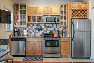 Wine-Dine-Sunshine Cozy Flat in The Heart of DTSP