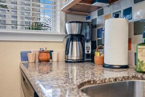 Wine-Dine-Sunshine Cozy Flat in The Heart of DTSP