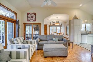 Southern Shores Family Retreat Mins to Beach!
