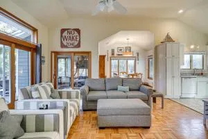 Southern Shores Family Retreat Mins to Beach! - Mamie