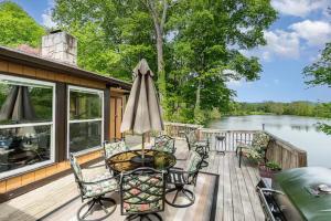 Three-Bedroom Chalet room in On Golden Pond