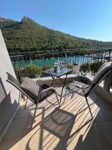 Apartment Lena - NEW, at seafront and with beach access!!!