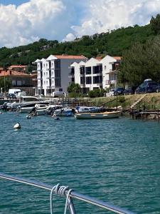 Apartment Lena - NEW, at seafront and with beach access!!! 