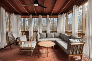 Hot Tub, Fireplace, Fire Pit, WiFi & Pool Access