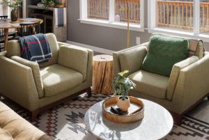 Hot Tub, Fireplace, Fire Pit, WiFi & Pool Access